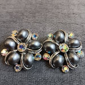 Vintage Ice Queen Goddess Rhinestone Clip On Earrings Silver Gray Iridescent